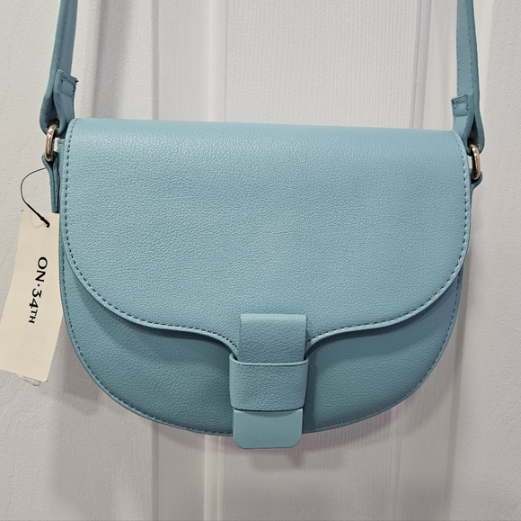 🥳 HOST PICK 🥳 Macy's On 34th Leather Holmme Saddle Crossbody Bag - NWT - Picture 3 of 10